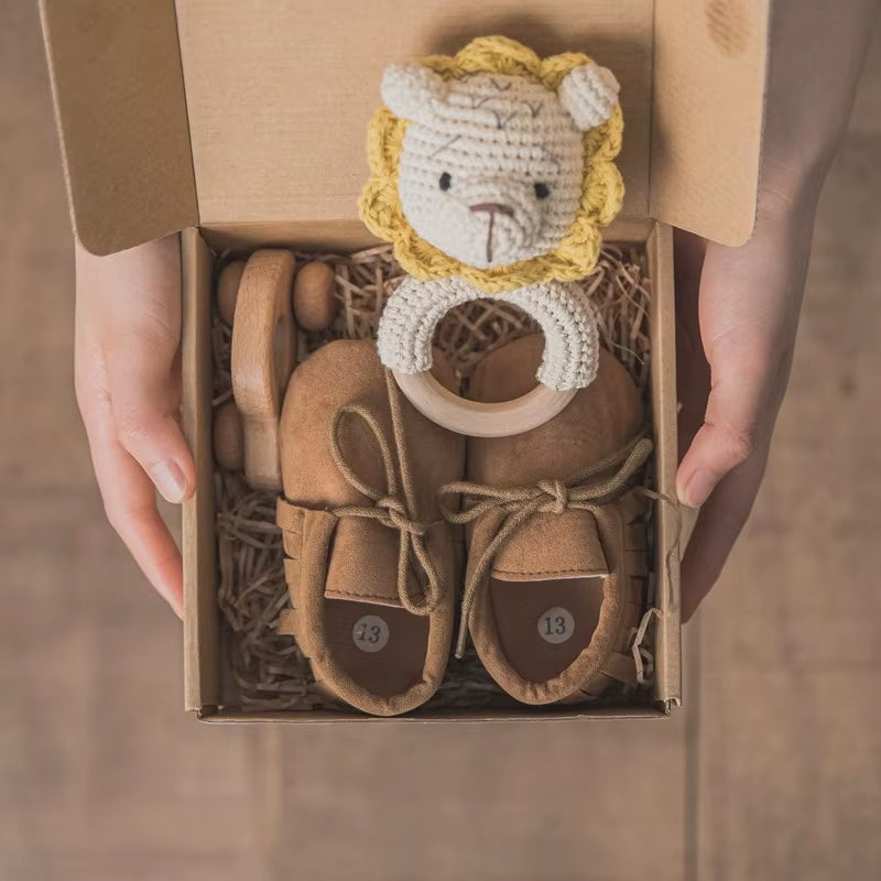 Newborn Bath Gift Set Double Sided Cotton Blanket Wooden Milestone Cards Gifts Box Wooden Crochet Rattle Brushs for Baby Shower