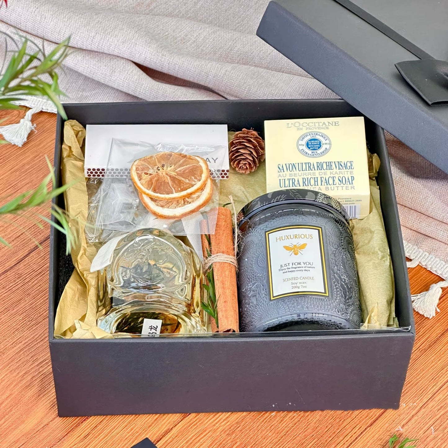 Scented Candle Gift Box Aromatherapy Candle Reed Diffuser for Bedroom Aromatherapy Fragrance Birthday Wedding Gift