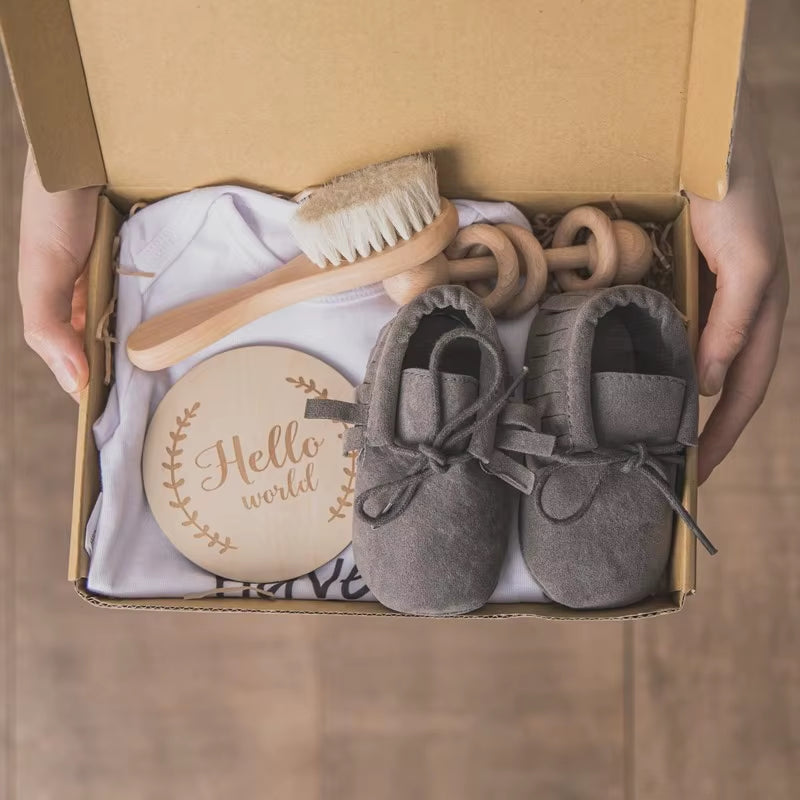 Newborn Bath Gift Set Double Sided Cotton Blanket Wooden Milestone Cards Gifts Box Wooden Crochet Rattle Brushs for Baby Shower