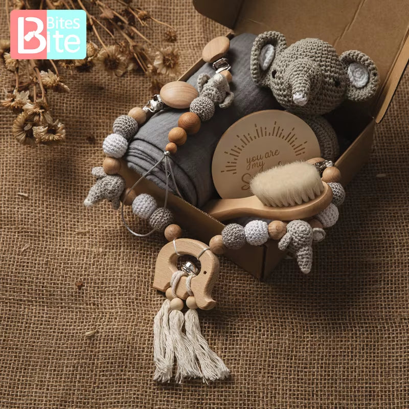 Newborn Baby Bath Towel Baby Toy Set Solid Color Cotton Blanket Wooden Rattle Milestone Crochet Animal Toys Baby Bath Gift